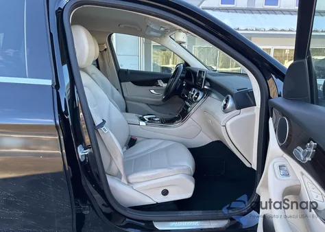 2016 Mercedes-Benz Glc 300 z USA, uszkodzony, nr VIN WDC0G4JB0GF071901